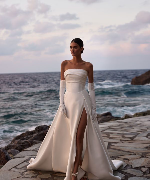 BLOOM millanova robe de mariée geneve boutique satin mikado bustier fendue chic glamour moderne annemasse annecy