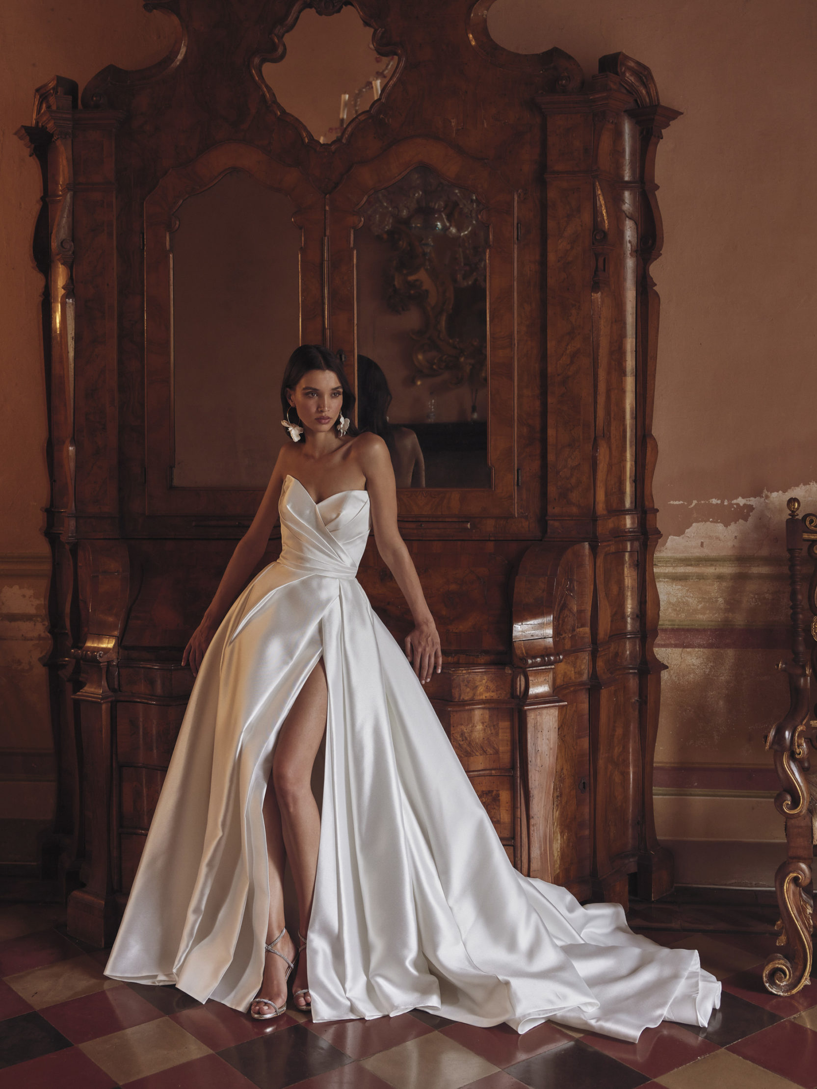 robe de mariée geneve suisse romande boutique moderne mikado bustier fente traine sexy