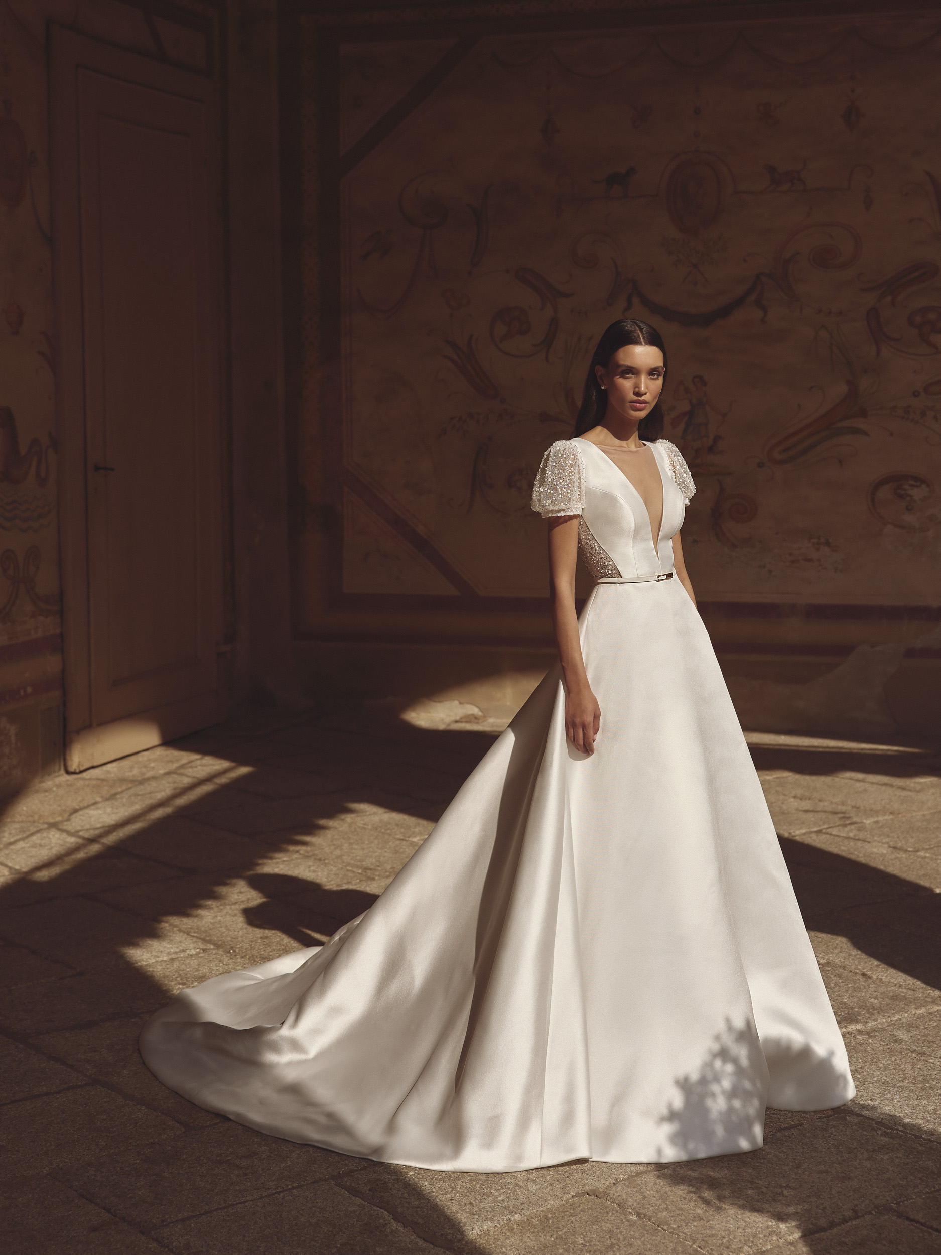 IWONA robe de mariée dominiss 2024 blanc satin paillettes manches épaules couvertes