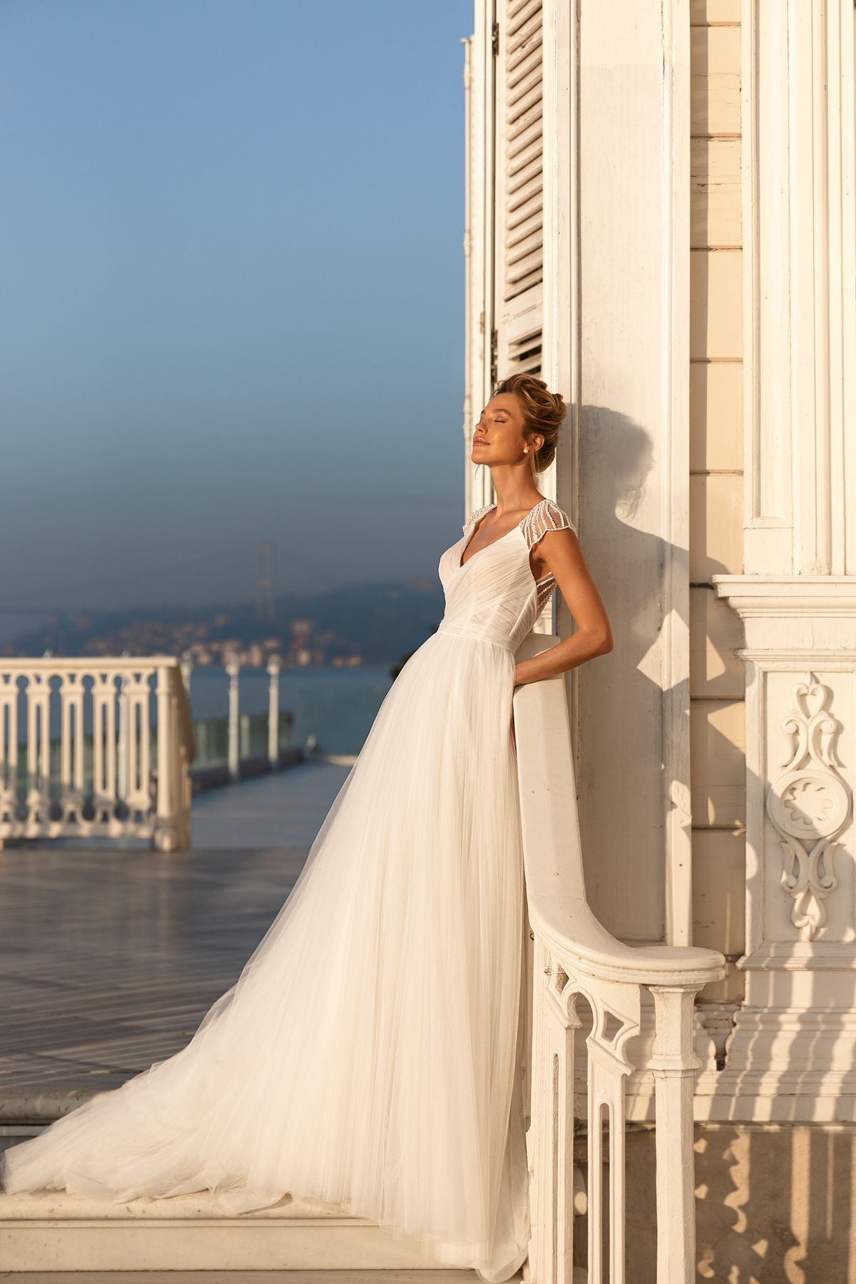 robe de mariée Aline fluide droite tulle léger blanc strass perles dos détails genève