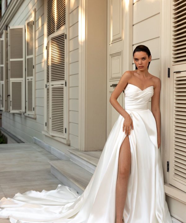 robe de mariée fendue fente satin bustier pointe geneve blanc traine crème blanc cassé